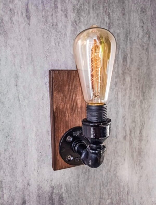 Zidna lampa L